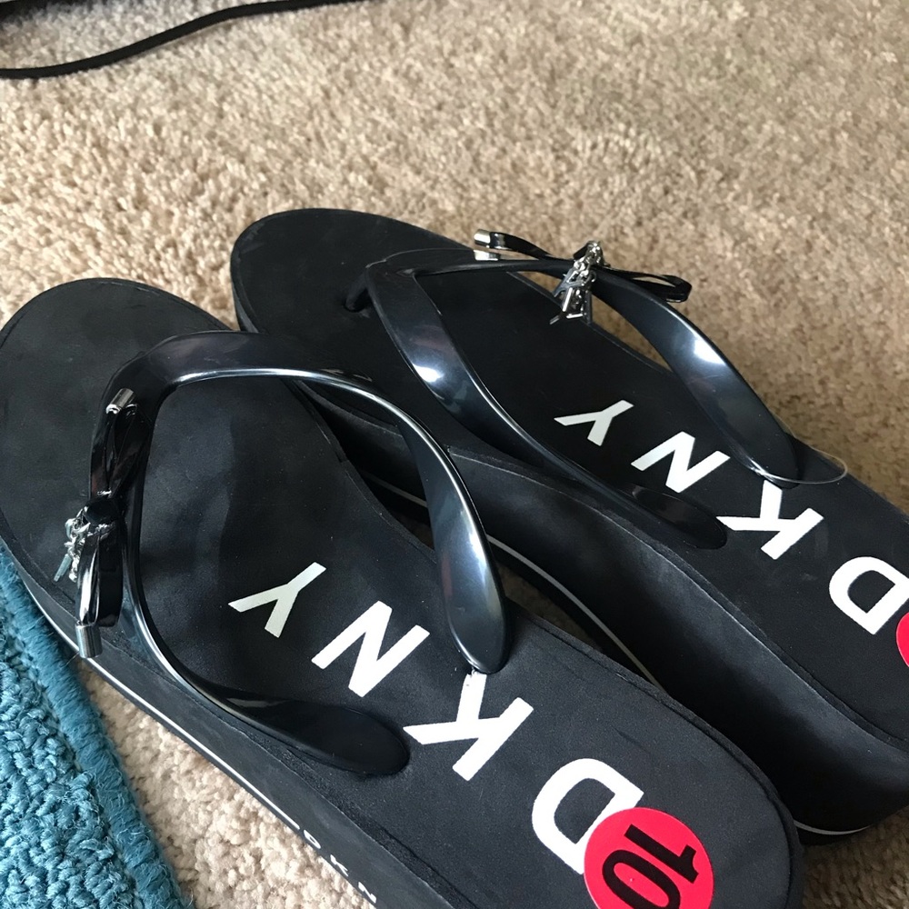 DKNY flip flops